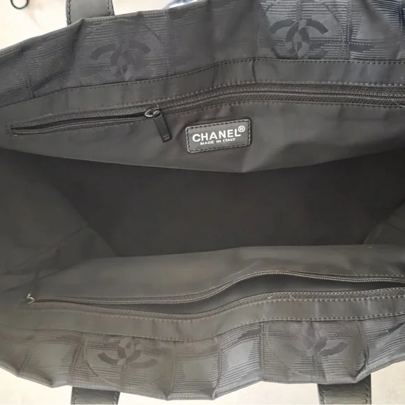 CHANEL Black Travel Line Quilted Bag and Wallet with Generic Bow - Picture 6 of 10